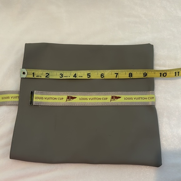 Louis Vuitton Pouch - Picture 9 of 9